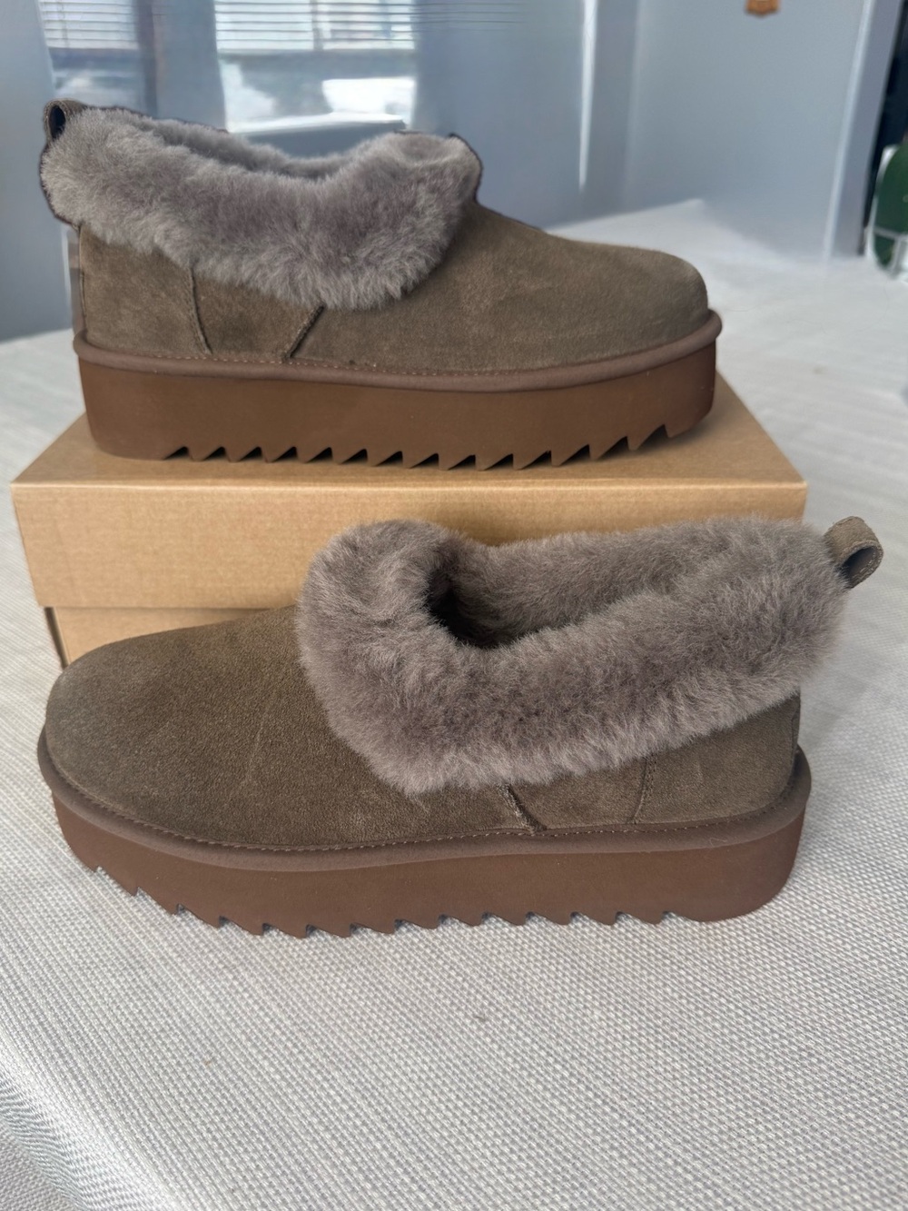Ugg l-Nita platform slip on slippers